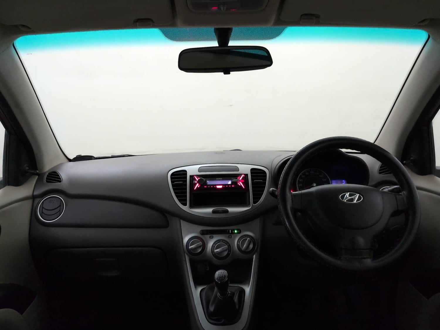 Used 2016 Hyundai i10 Magna 1.1 iRDE2 Petrol Manual interior DASHBOARD VIEW