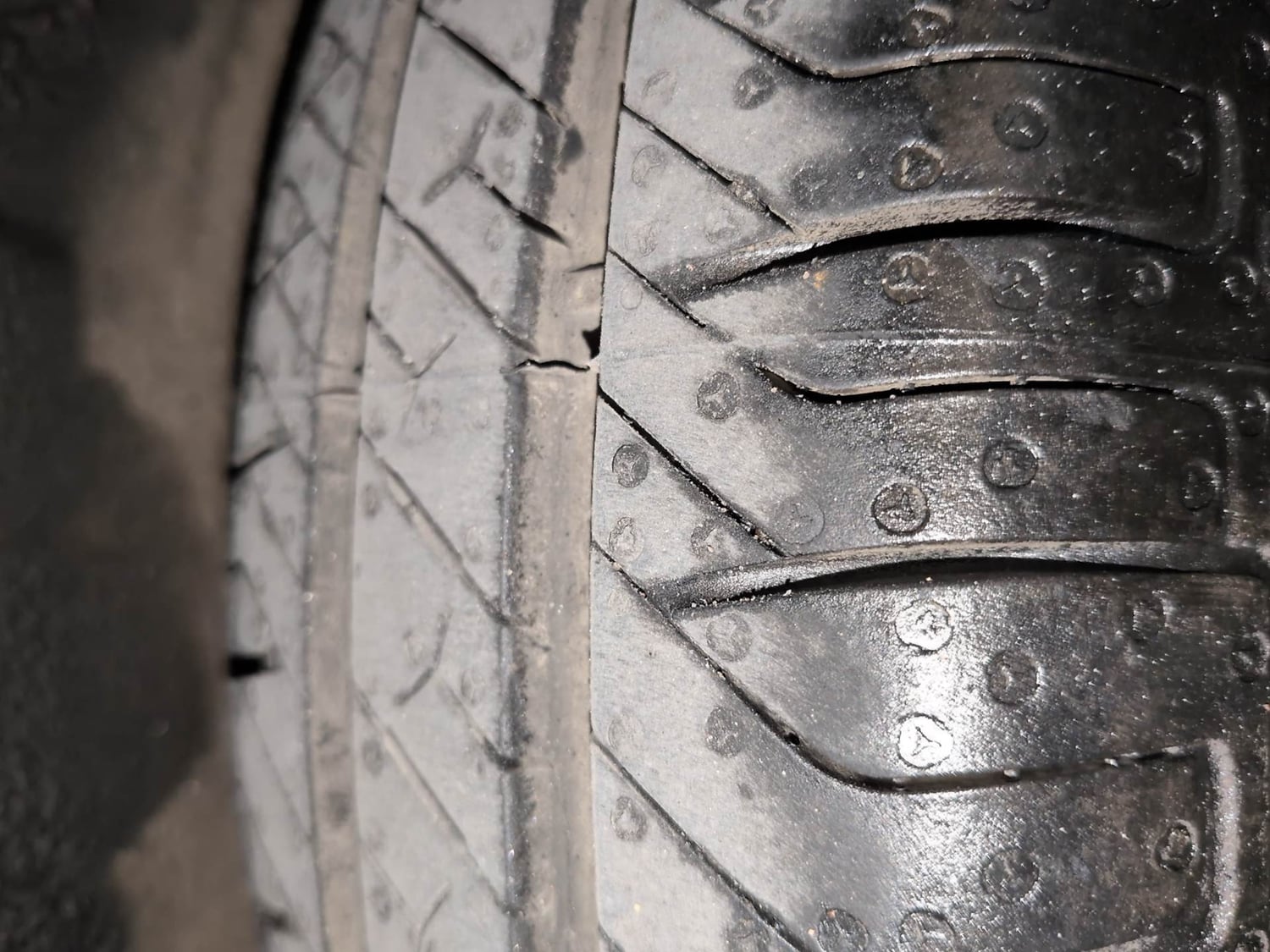 Used 2016 Hyundai i10 Magna 1.1 iRDE2 Petrol Manual tyres RIGHT REAR TYRE TREAD VIEW