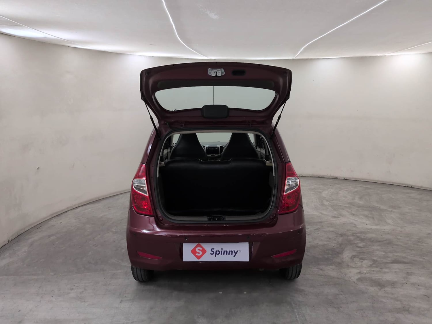Used 2016 Hyundai i10 Magna 1.1 iRDE2 Petrol Manual interior DICKY DOOR OPEN VIEW