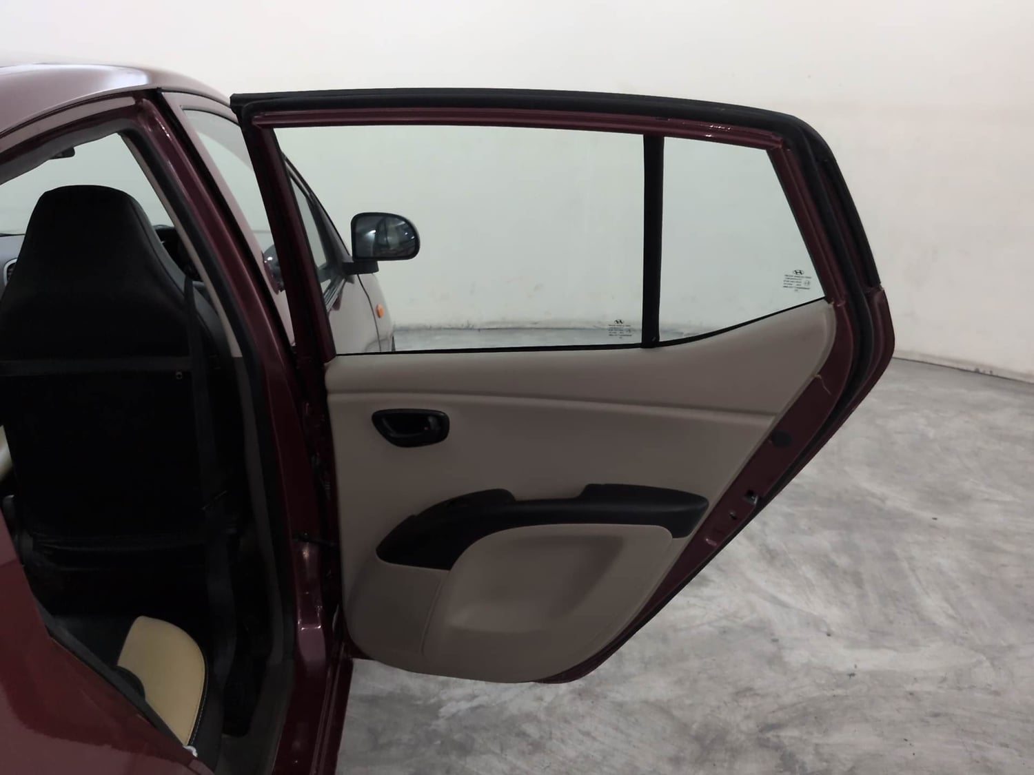 Used 2016 Hyundai i10 Magna 1.1 iRDE2 Petrol Manual interior RIGHT REAR DOOR OPEN VIEW