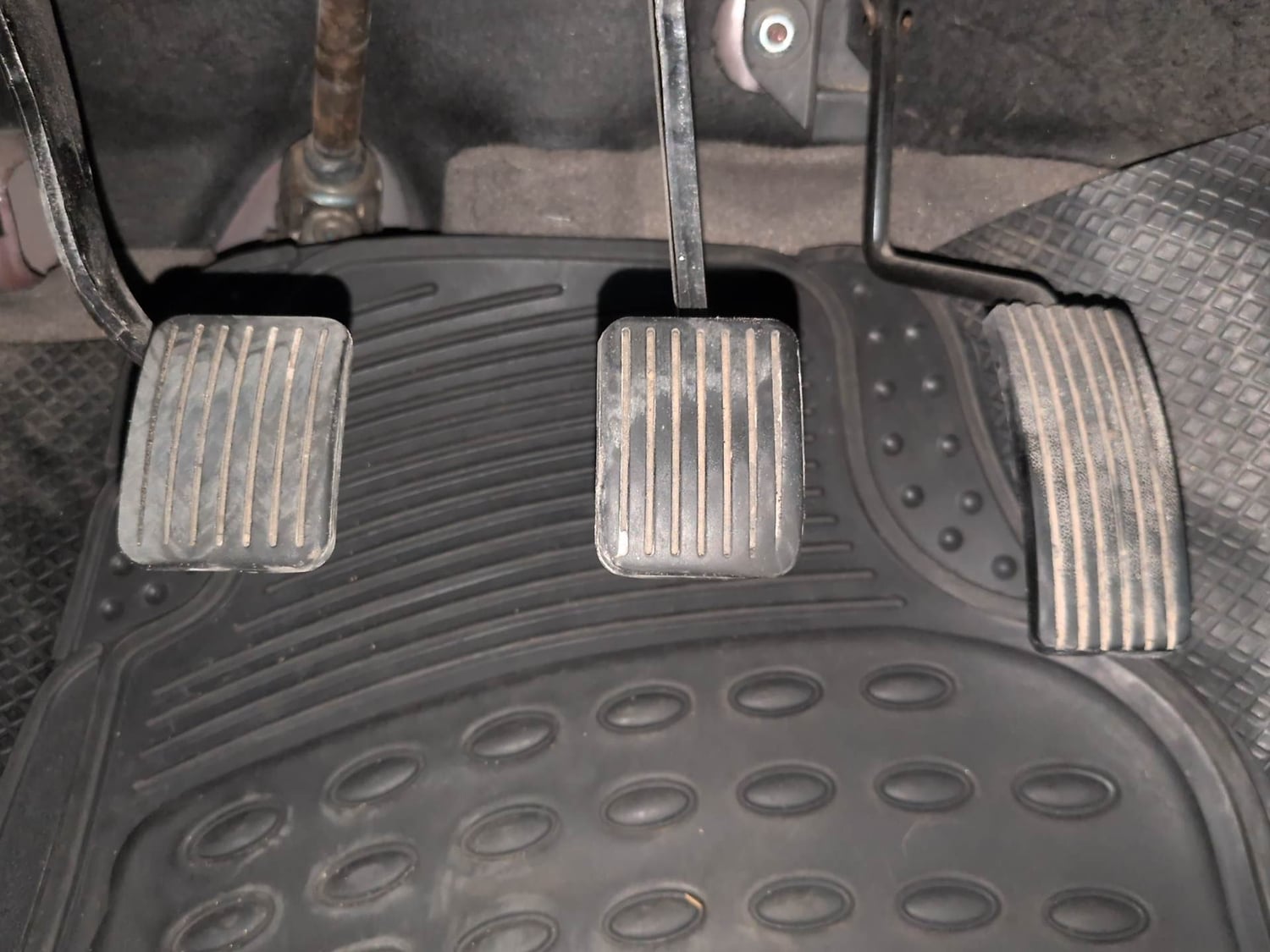 Used 2016 Hyundai i10 Magna 1.1 iRDE2 Petrol Manual interior PEDALS VIEW
