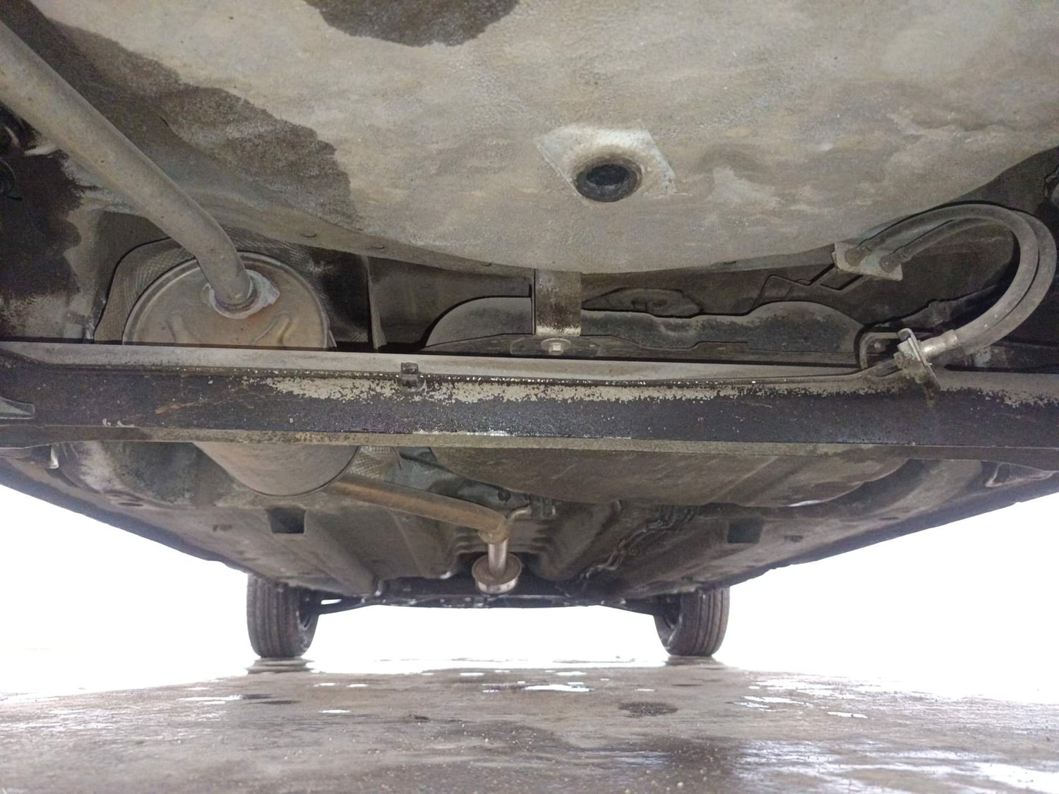 Used 2016 Datsun Redi-GO T (O) Petrol Manual extra REAR UNDERBODY VIEW (TAKEN FROM REAR)
