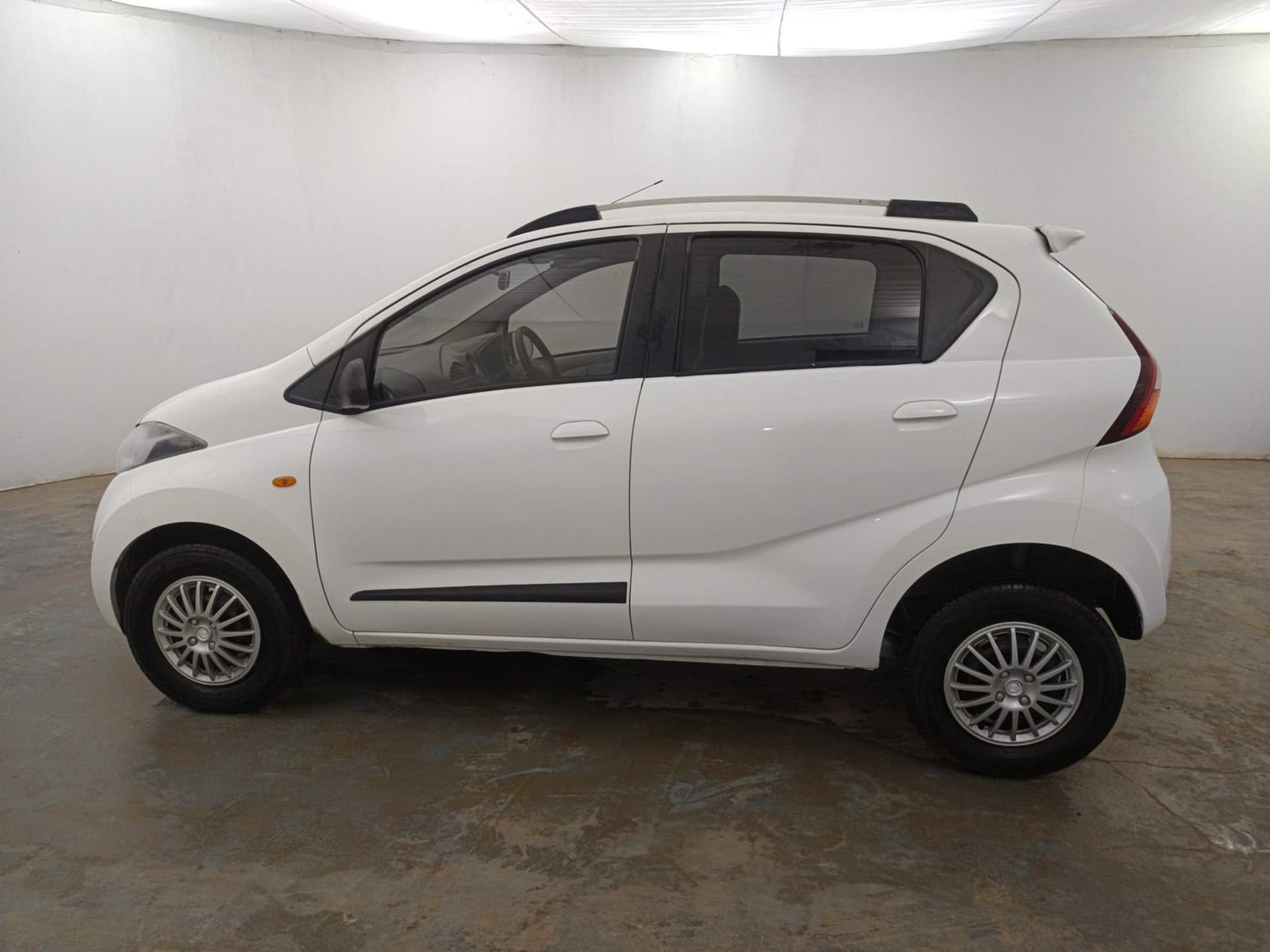 Used 2016 Datsun Redi-GO T (O) Petrol Manual exterior LEFT SIDE VIEW