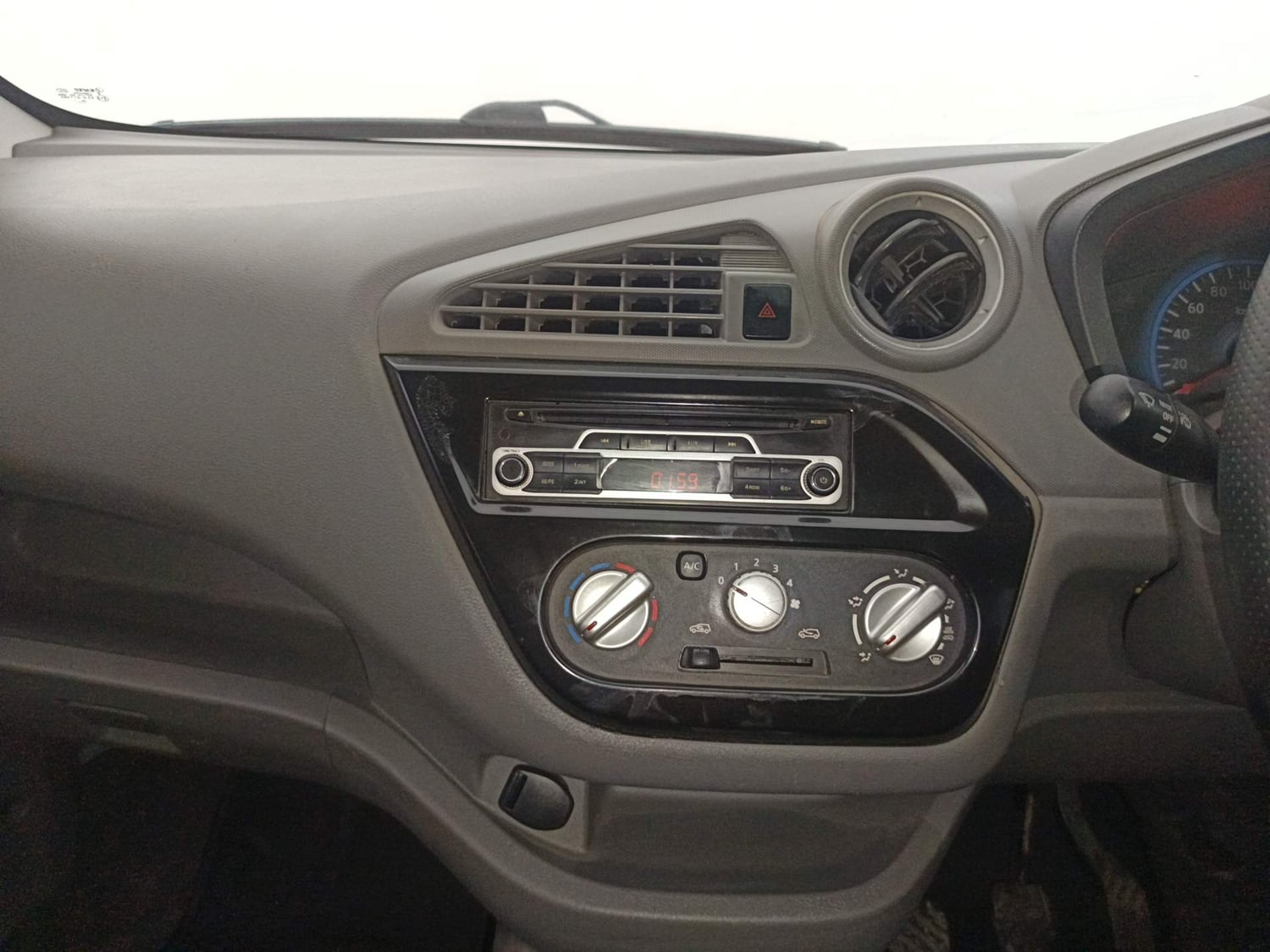 Used 2016 Datsun Redi-GO T (O) Petrol Manual interior MUSIC SYSTEM & AC CONTROL VIEW