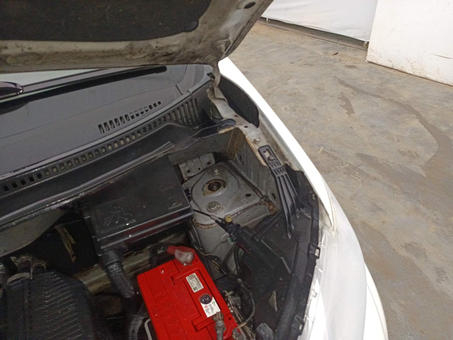 Used 2016 Datsun Redi-GO T (O) Petrol Manual engine ENGINE LEFT SIDE HINGE & APRON VIEW