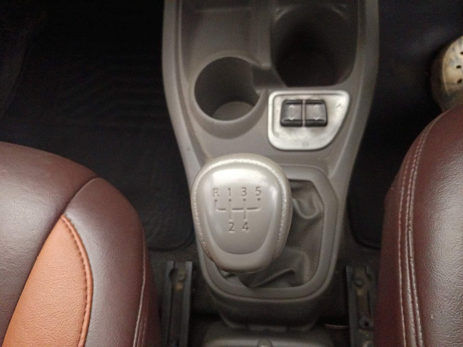 Used 2016 Datsun Redi-GO T (O) Petrol Manual interior GEAR  KNOB VIEW