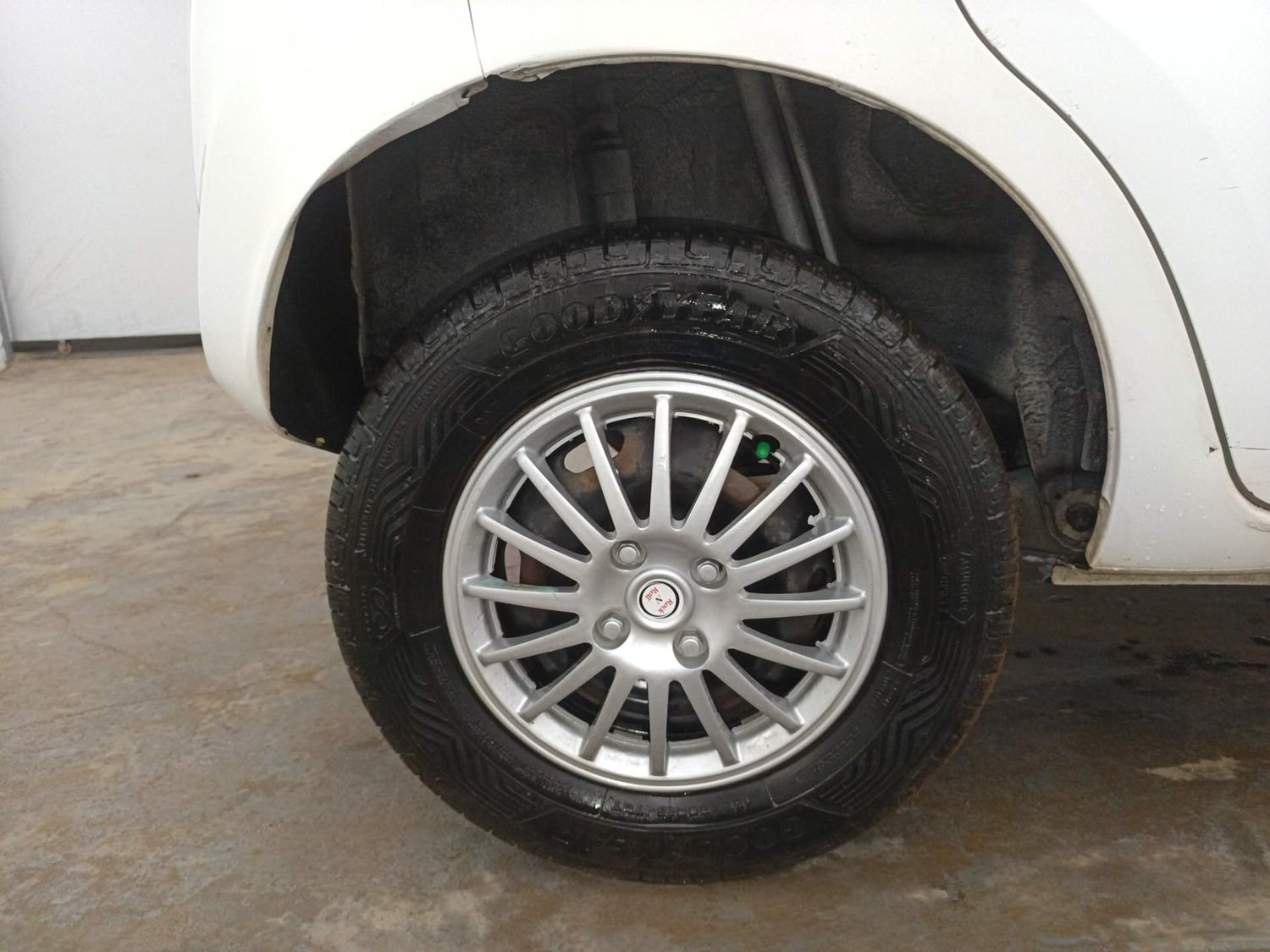 Used 2016 Datsun Redi-GO T (O) Petrol Manual tyres RIGHT REAR TYRE RIM VIEW