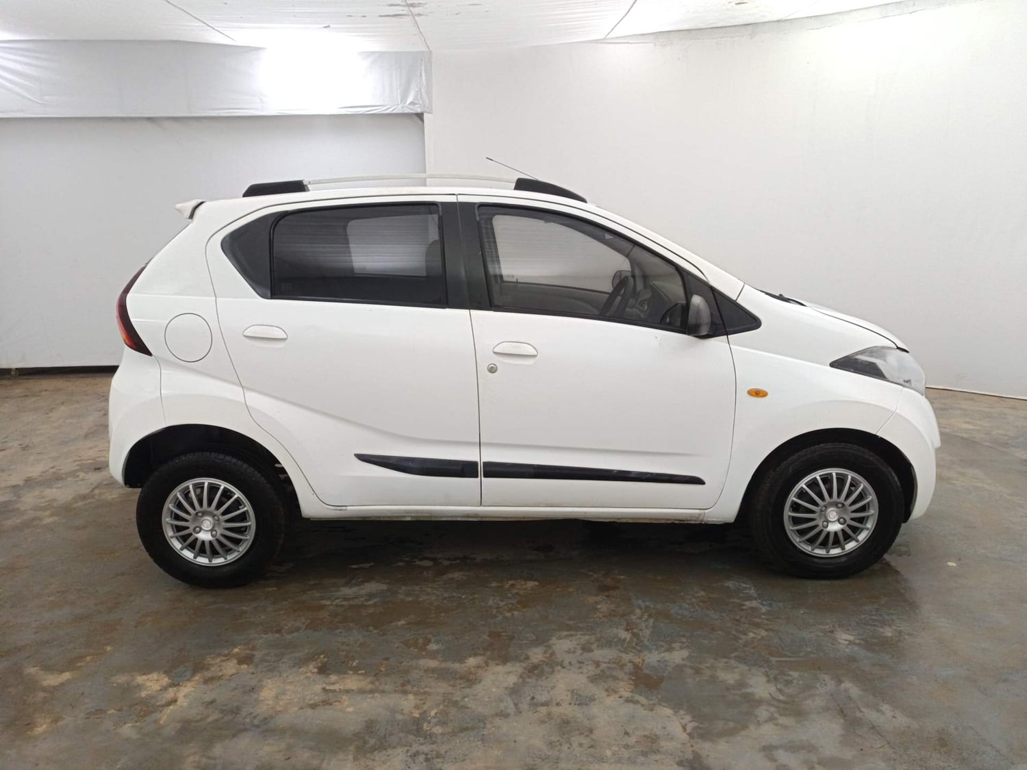 Used 2016 Datsun Redi-GO T (O) Petrol Manual exterior RIGHT SIDE VIEW