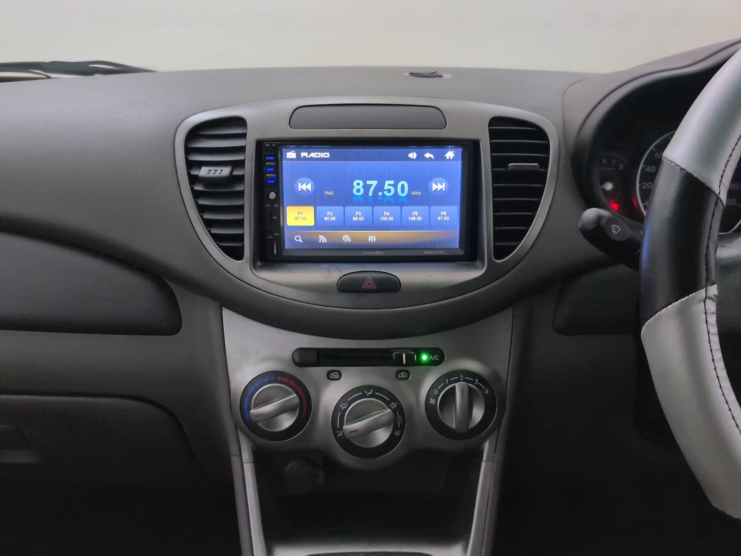 Used 2017 Hyundai i10 Magna 1.1 iRDE2 Petrol Manual interior MUSIC SYSTEM & AC CONTROL VIEW