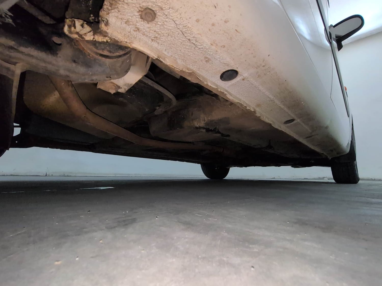Used 2017 Hyundai i10 Magna 1.1 iRDE2 Petrol Manual extra REAR RIGHT UNDERBODY VIEW