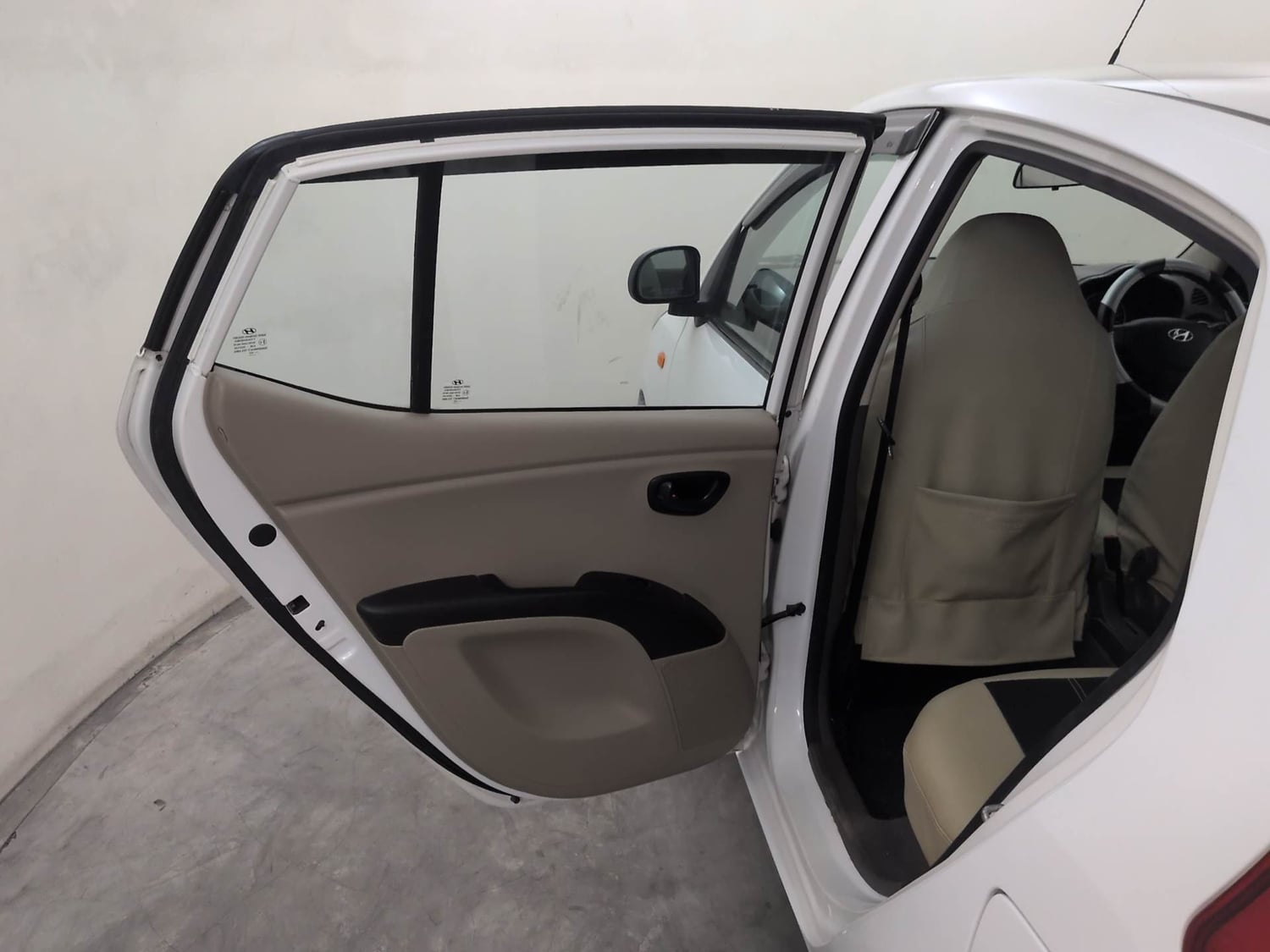 Used 2017 Hyundai i10 Magna 1.1 iRDE2 Petrol Manual interior LEFT REAR DOOR OPEN VIEW