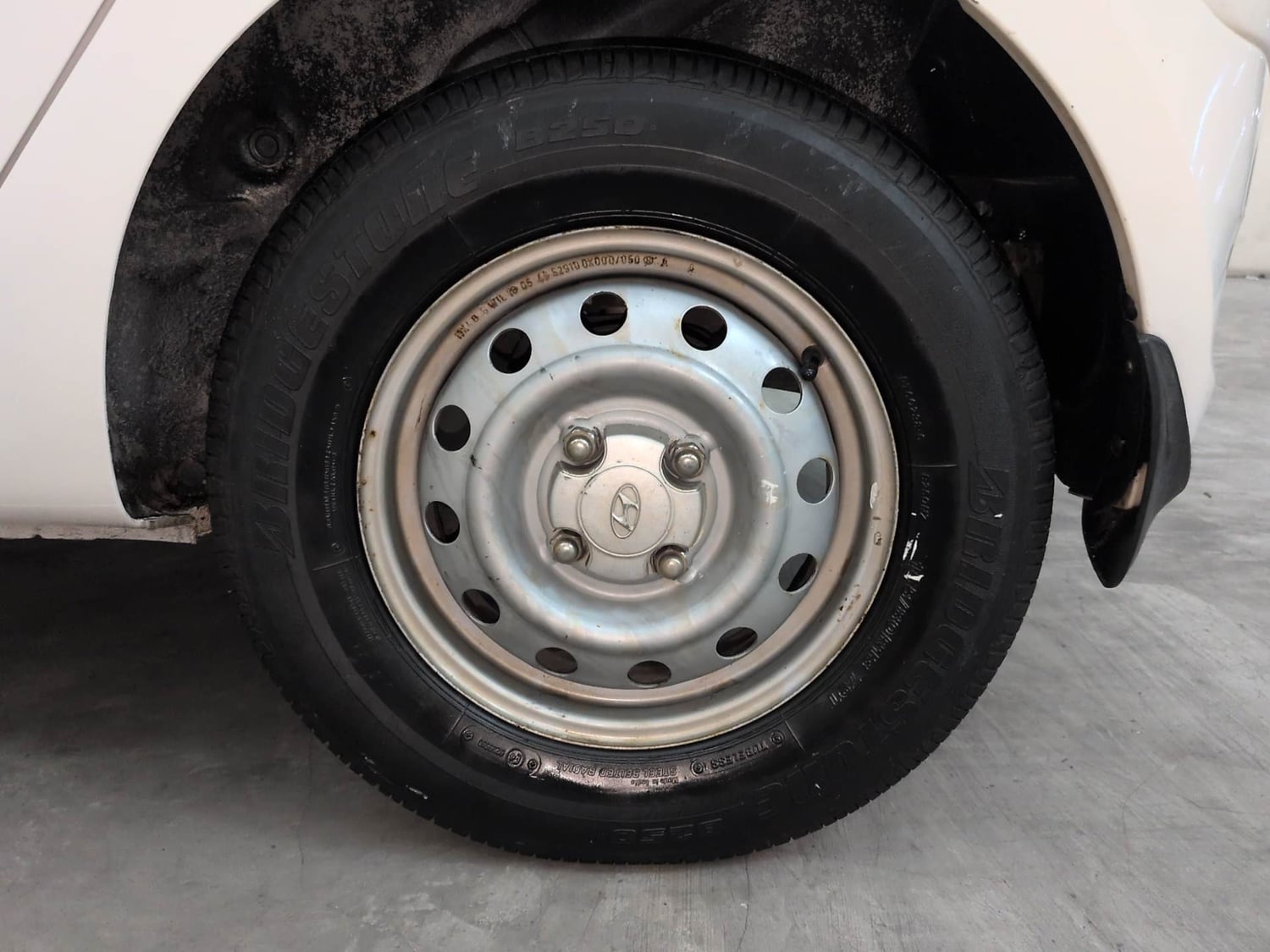 Used 2017 Hyundai i10 Magna 1.1 iRDE2 Petrol Manual tyres LEFT REAR TYRE RIM VIEW