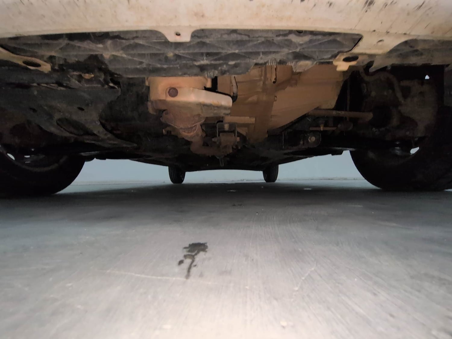 Used 2017 Hyundai i10 Magna 1.1 iRDE2 Petrol Manual extra FRONT LEFT UNDERBODY VIEW