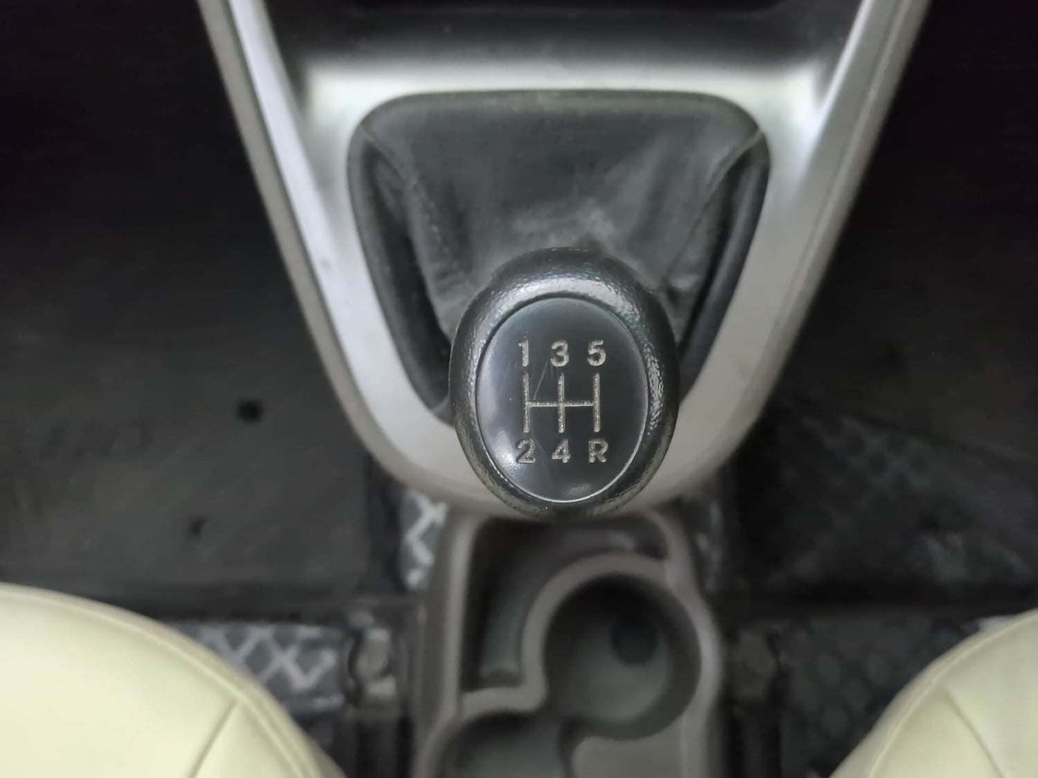 Used 2017 Hyundai i10 Magna 1.1 iRDE2 Petrol Manual interior GEAR  KNOB VIEW