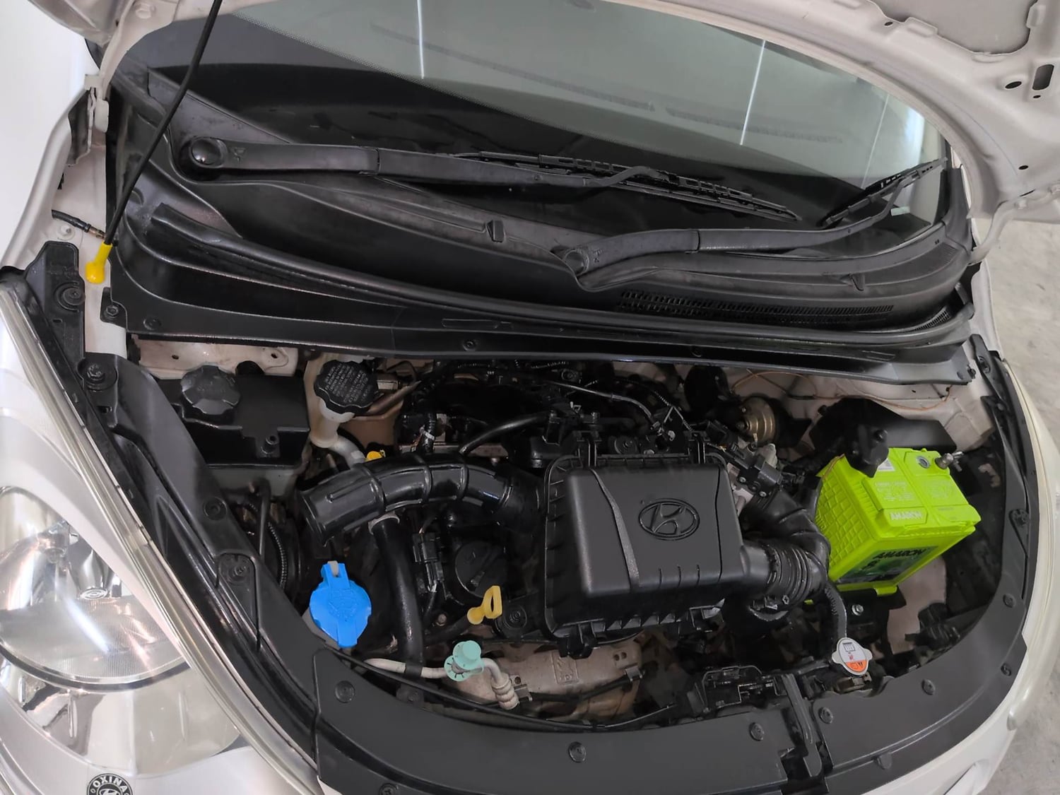 Used 2017 Hyundai i10 Magna 1.1 iRDE2 Petrol Manual engine ENGINE RIGHT SIDE VIEW