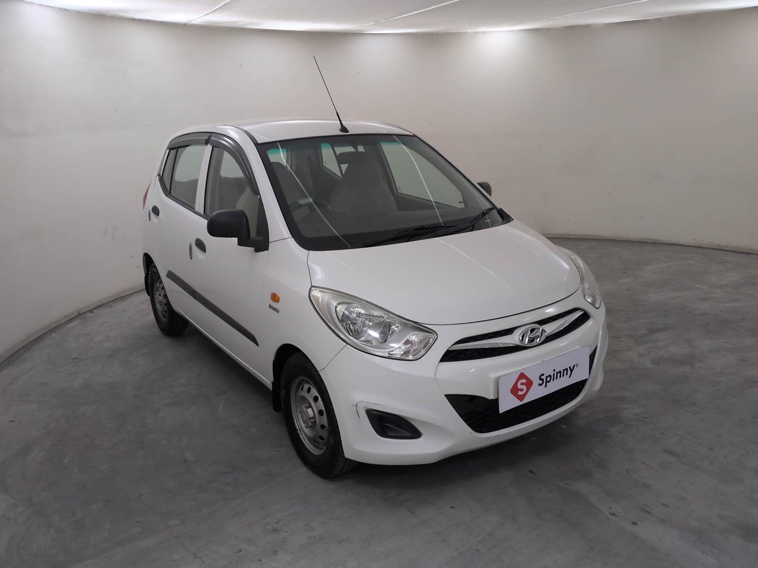 Used 2017 Hyundai i10 Magna 1.1 iRDE2 Petrol Manual exterior RIGHT FRONT CORNER VIEW