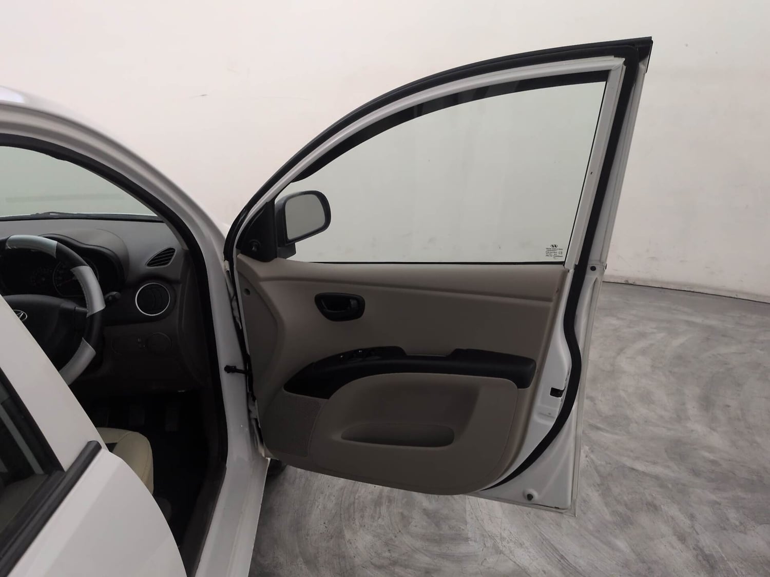 Used 2017 Hyundai i10 Magna 1.1 iRDE2 Petrol Manual interior RIGHT FRONT DOOR OPEN VIEW