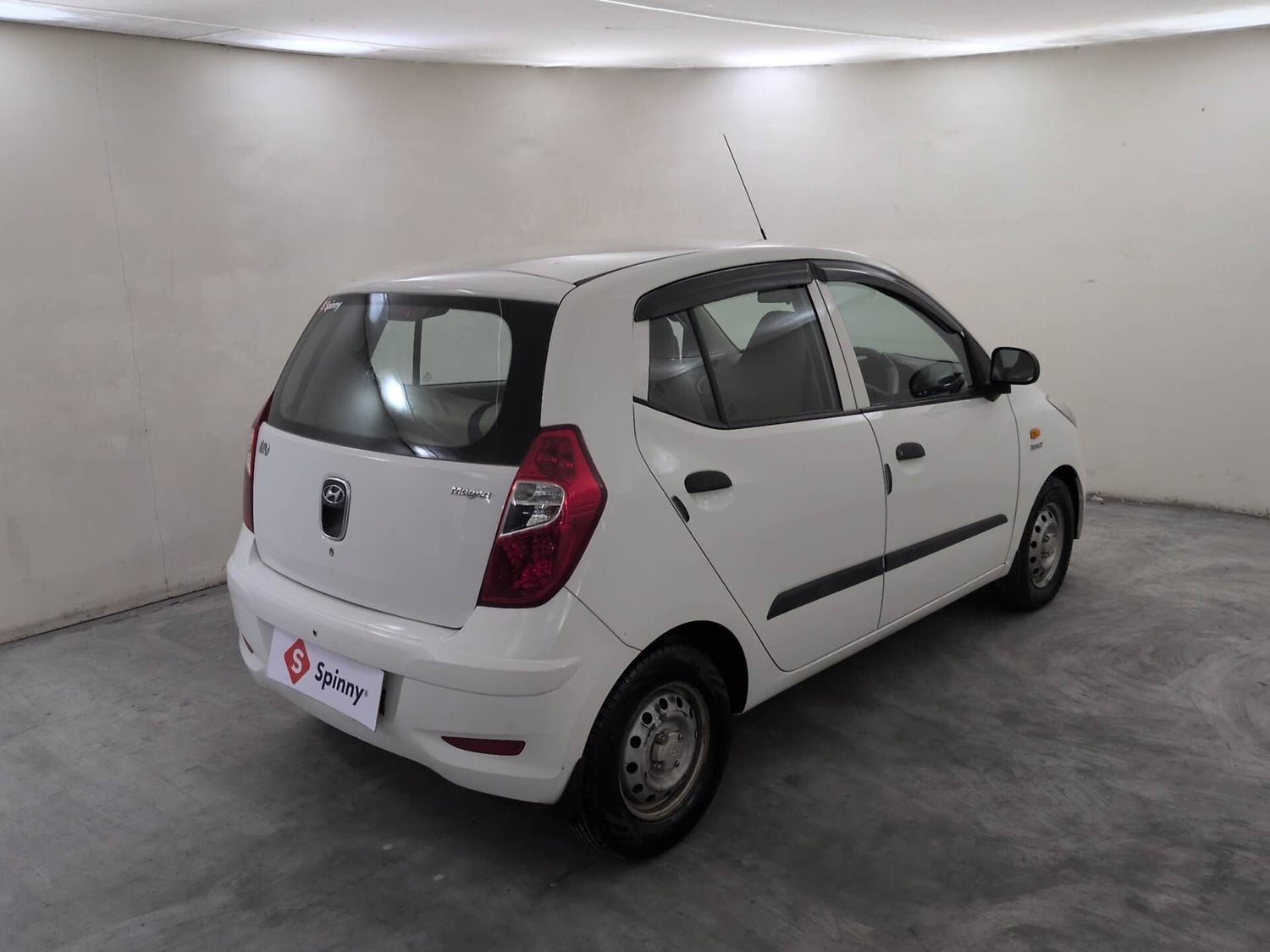 Used 2017 Hyundai i10 Magna 1.1 iRDE2 Petrol Manual exterior RIGHT REAR CORNER VIEW