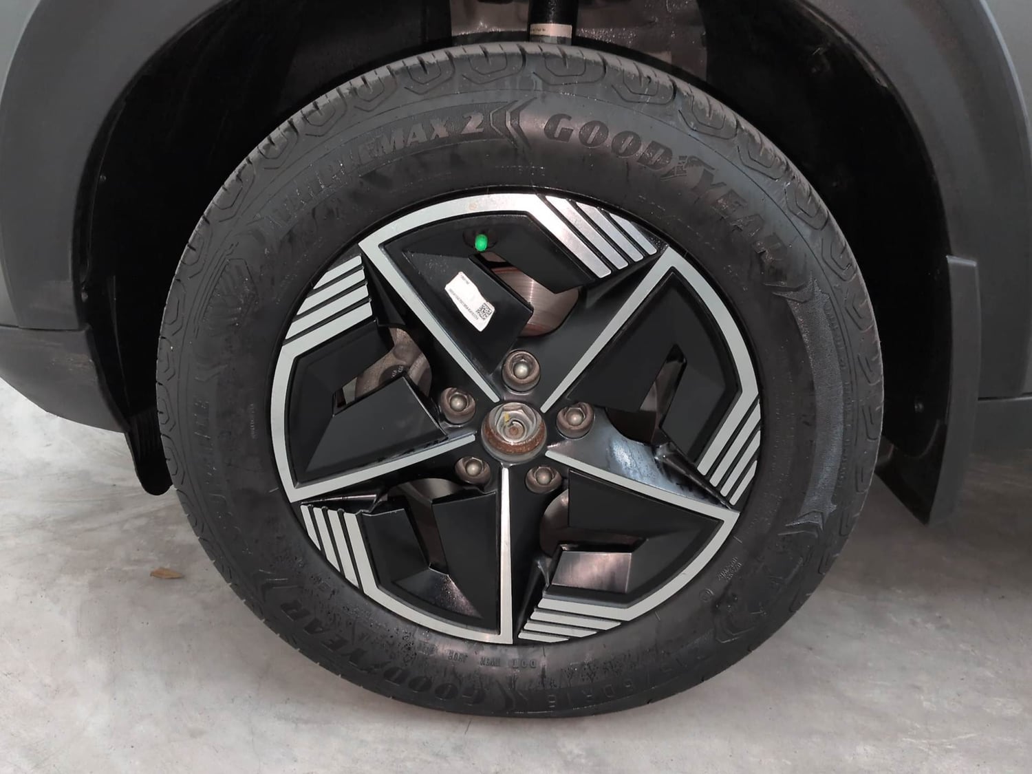 Used 2024 Tata Nexon Fearless Plus S 1.2 Revotron Petrol 6MT DT Petrol Manual tyres LEFT FRONT TYRE RIM VIEW