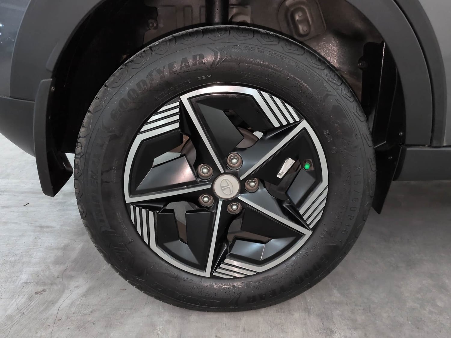 Used 2024 Tata Nexon Fearless Plus S 1.2 Revotron Petrol 6MT DT Petrol Manual tyres RIGHT REAR TYRE RIM VIEW