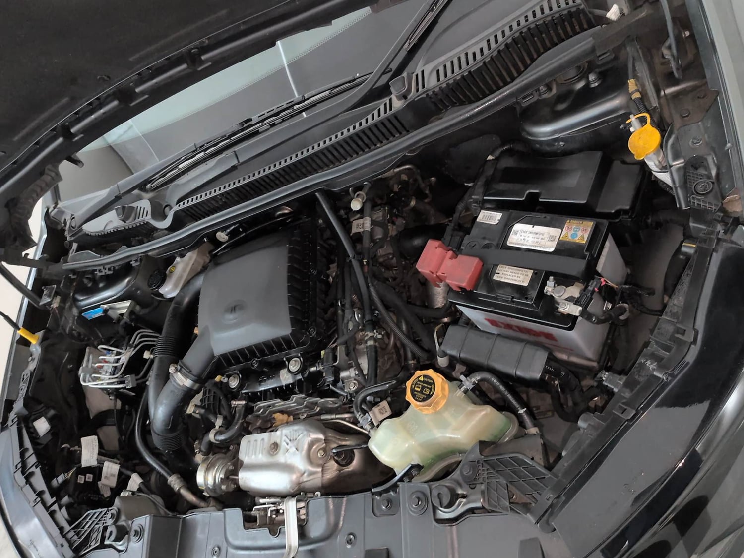 Used 2024 Tata Nexon Fearless Plus S 1.2 Revotron Petrol 6MT DT Petrol Manual engine ENGINE LEFT SIDE VIEW