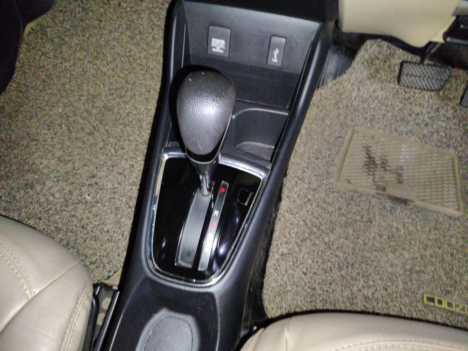 Used 2020 Honda Amaze 1.2 V CVT Petrol Petrol Automatic interior GEAR  KNOB VIEW