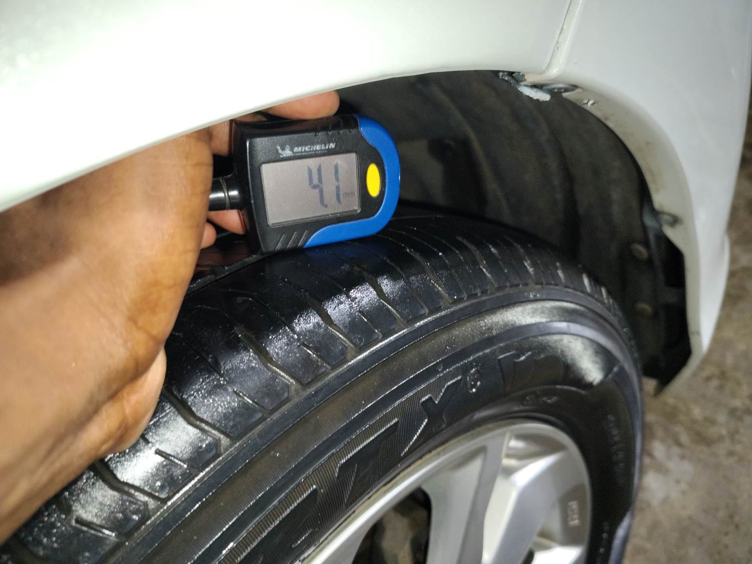Used 2020 Honda Amaze 1.2 V CVT Petrol Petrol Automatic tyres LEFT FRONT TYRE TREAD VIEW
