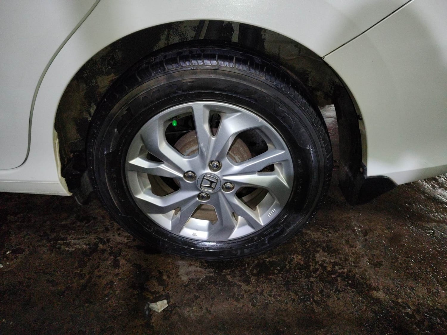 Used 2020 Honda Amaze 1.2 V CVT Petrol Petrol Automatic tyres LEFT REAR TYRE RIM VIEW