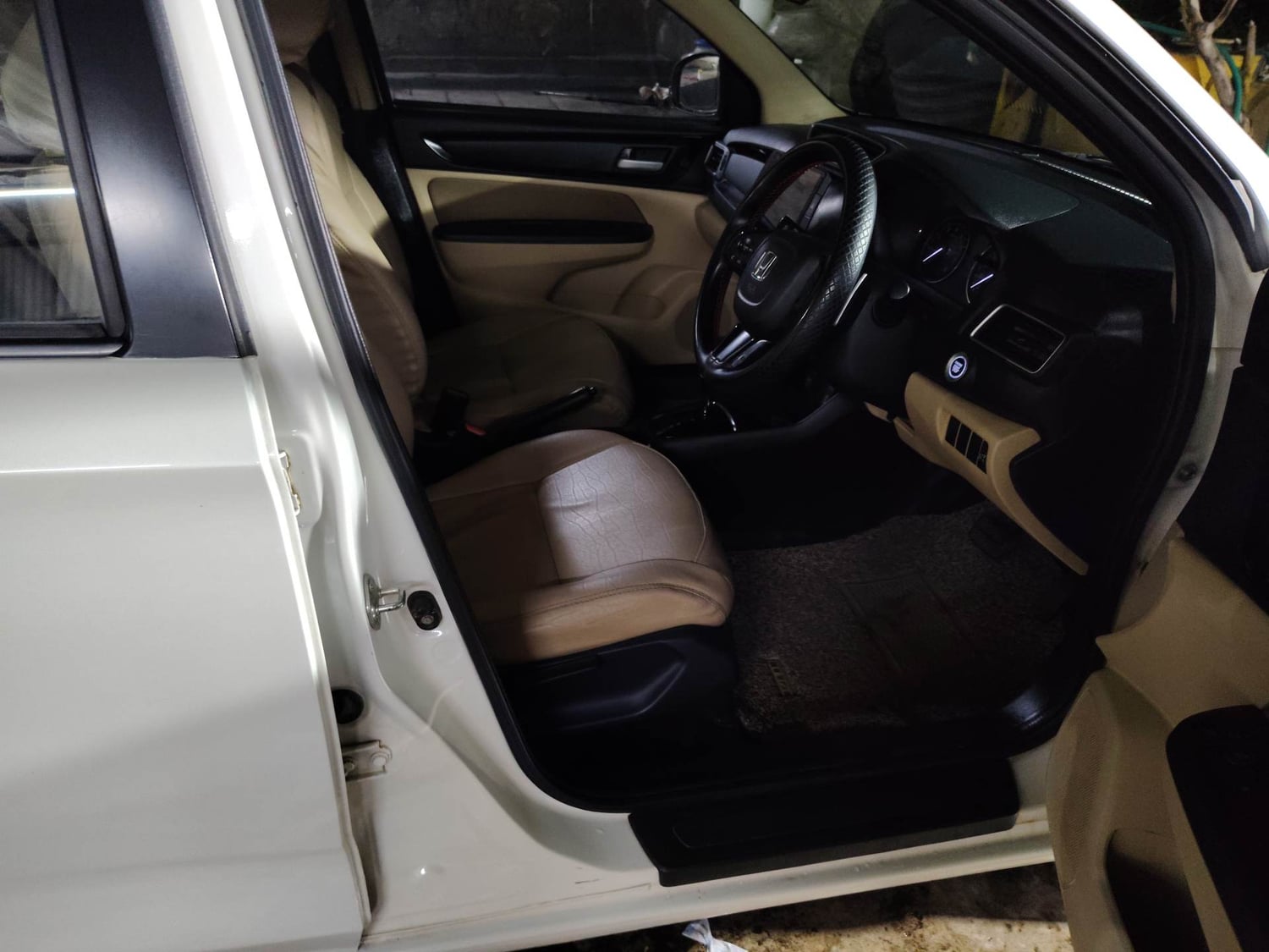 Used 2020 Honda Amaze 1.2 V CVT Petrol Petrol Automatic interior RIGHT SIDE FRONT DOOR CABIN VIEW