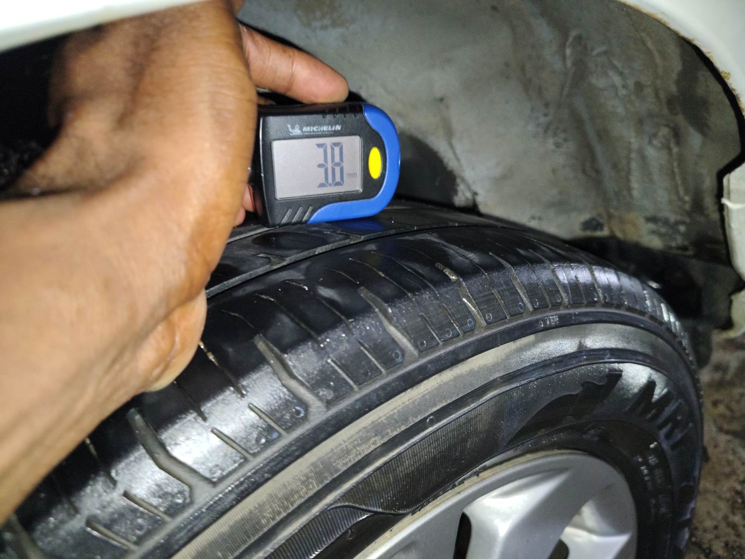 Used 2020 Honda Amaze 1.2 V CVT Petrol Petrol Automatic tyres RIGHT REAR TYRE TREAD VIEW