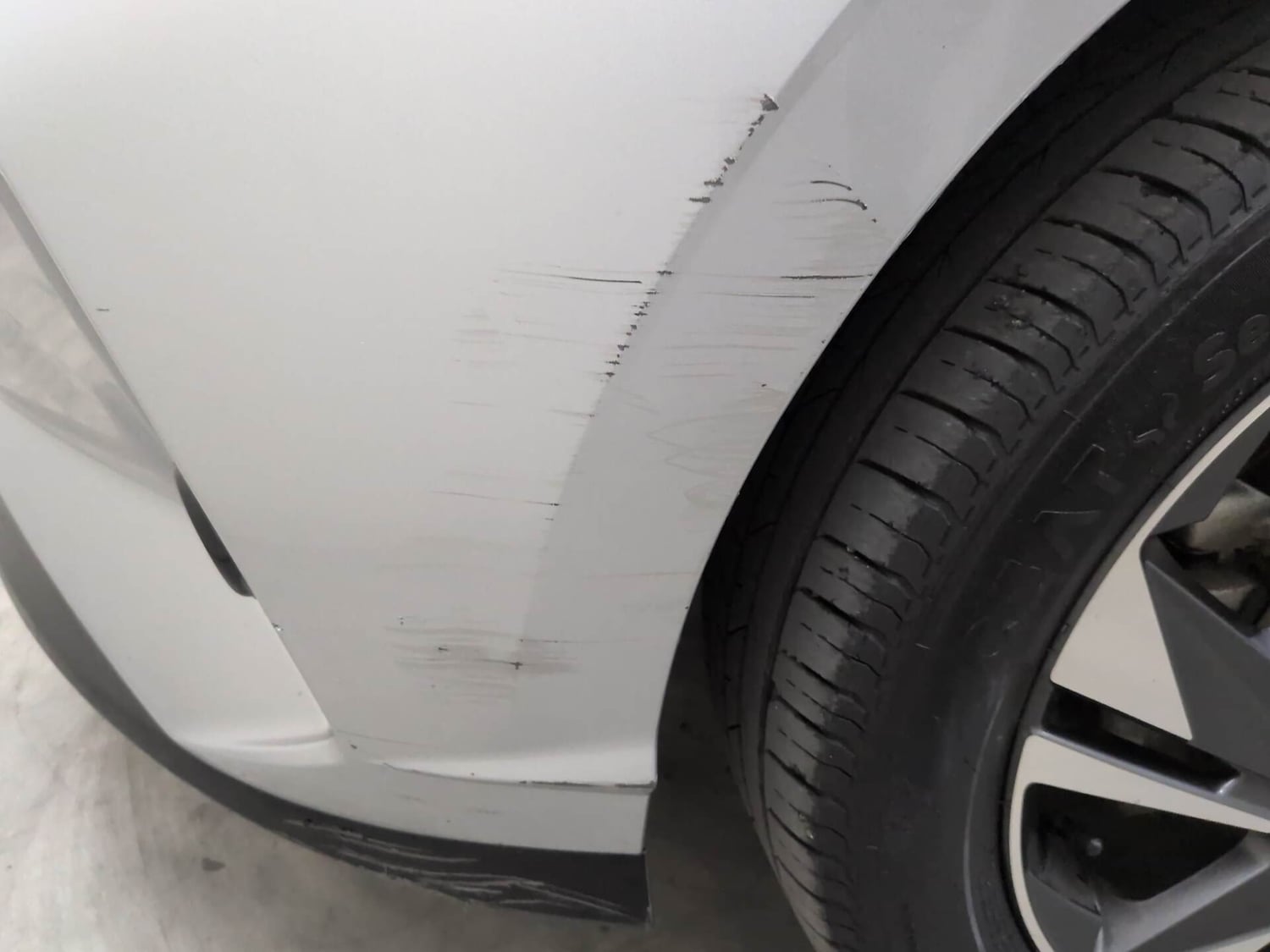 Used 2023 Hyundai i20 Asta (O) 1.2 IVT Petrol Automatic dents MINOR SCRATCH