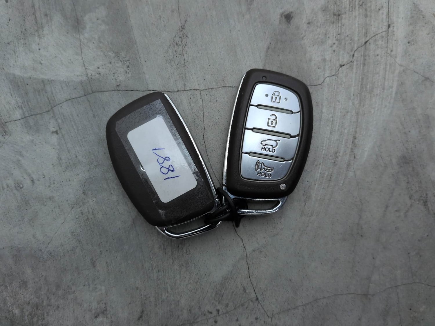 Used 2023 Hyundai i20 Asta (O) 1.2 IVT Petrol Automatic extra CAR KEY VIEW