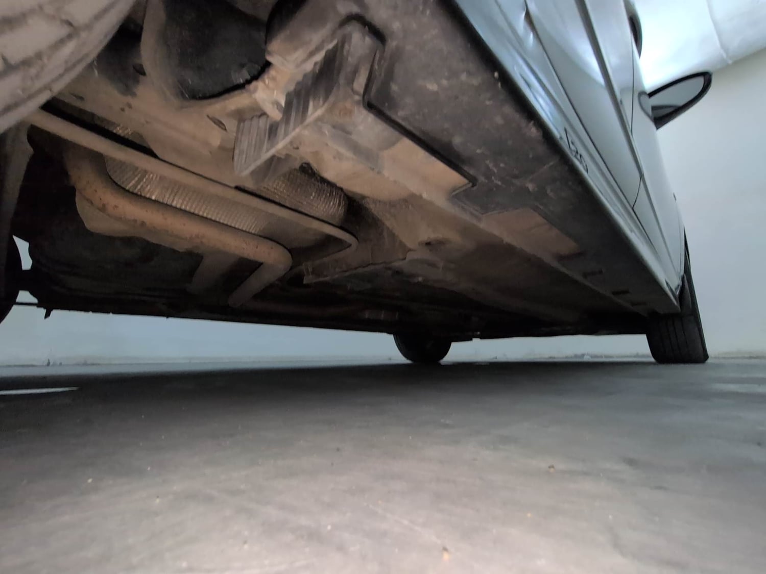 Used 2023 Hyundai i20 Asta (O) 1.2 IVT Petrol Automatic extra REAR RIGHT UNDERBODY VIEW