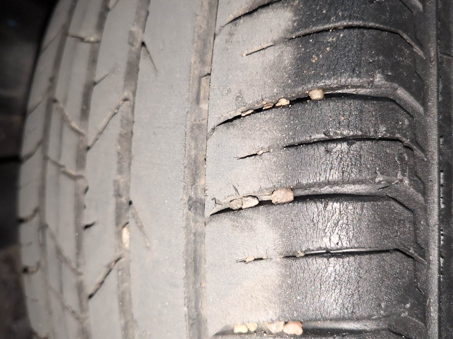 Used 2023 Hyundai i20 Asta (O) 1.2 IVT Petrol Automatic tyres LEFT REAR TYRE TREAD VIEW