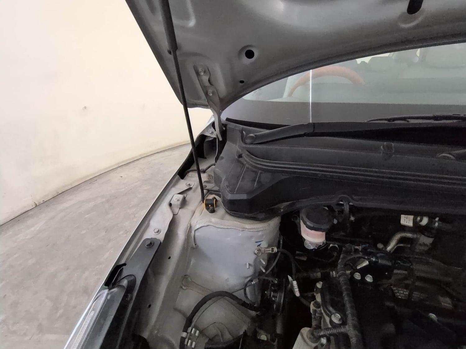 Used 2023 Hyundai i20 Asta (O) 1.2 IVT Petrol Automatic engine ENGINE RIGHT SIDE HINGE & APRON VIEW