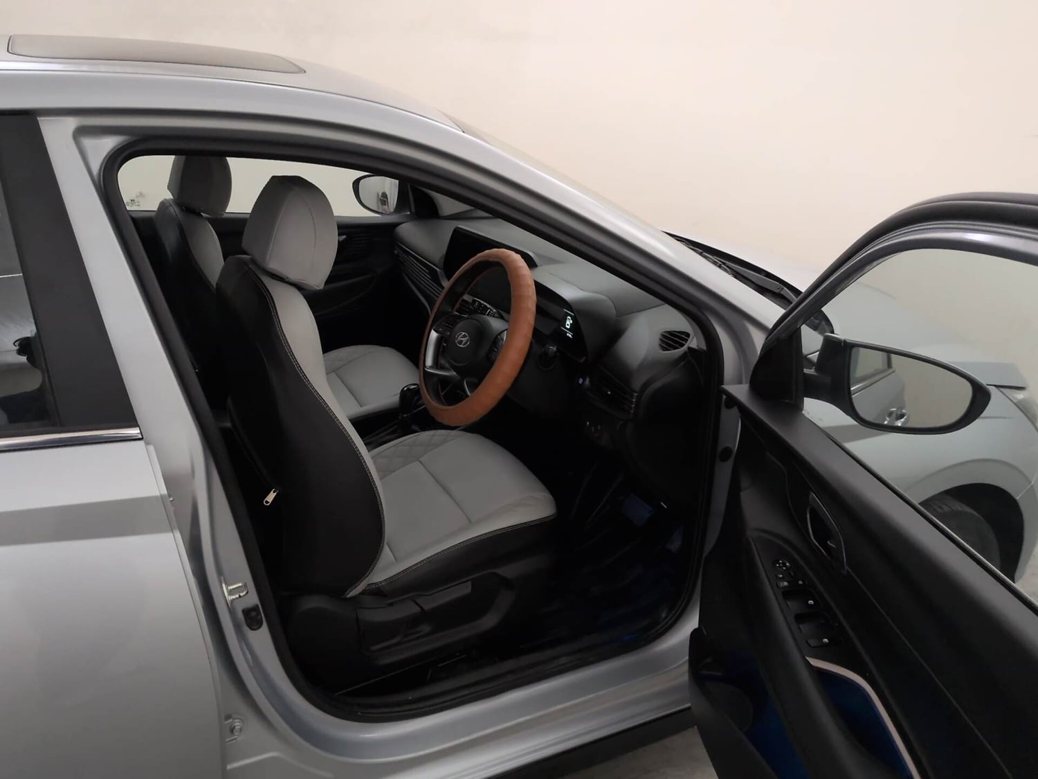 Used 2023 Hyundai i20 Asta (O) 1.2 IVT Petrol Automatic interior RIGHT SIDE FRONT DOOR CABIN VIEW