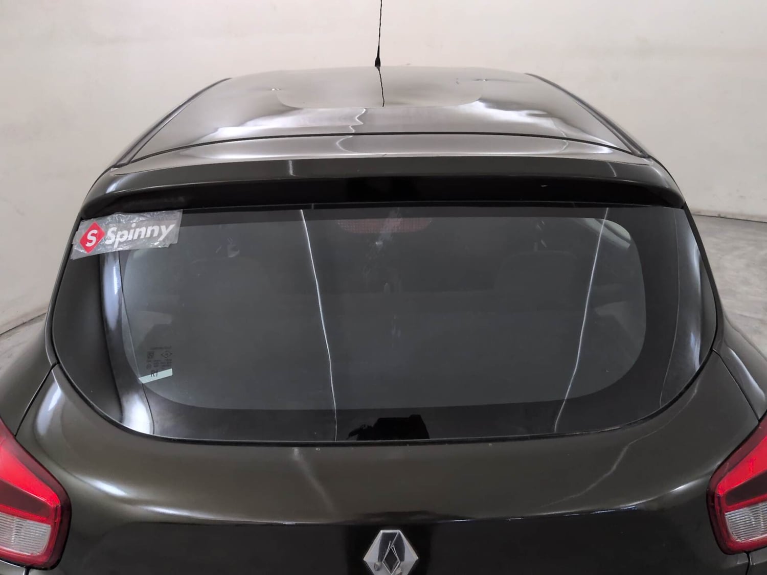 Used 2016 Renault Kwid RXT Petrol Manual exterior BACK WINDSHIELD VIEW