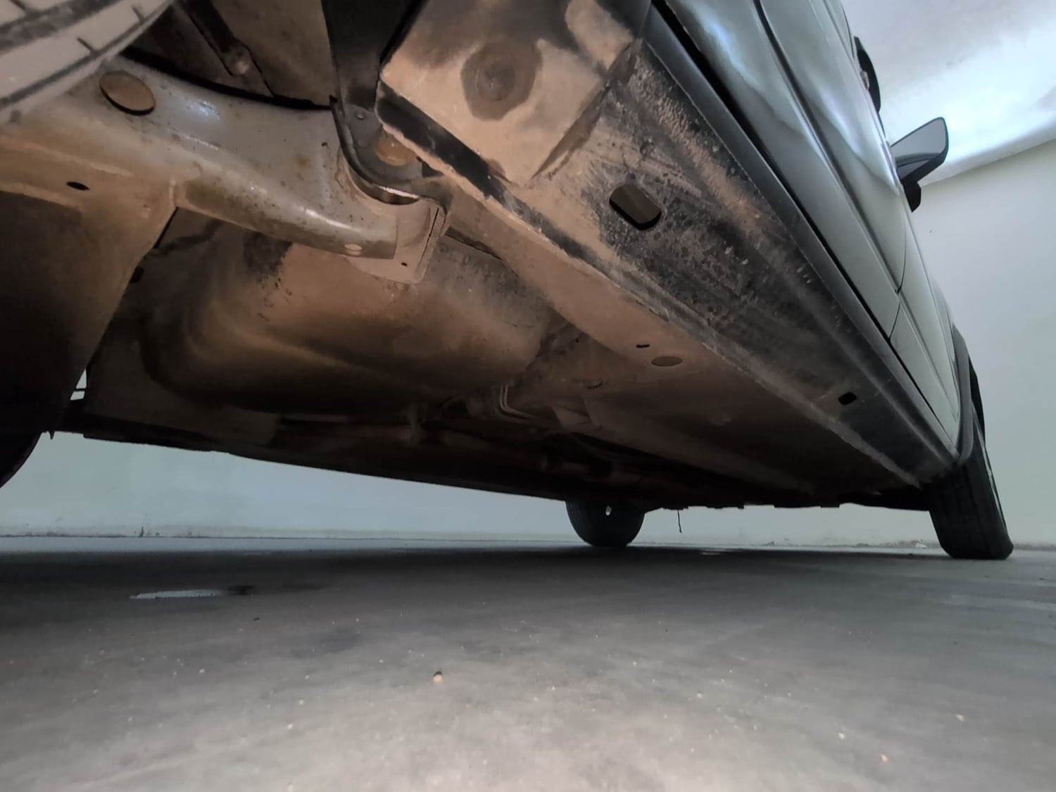 Used 2016 Renault Kwid RXT Petrol Manual extra REAR RIGHT UNDERBODY VIEW