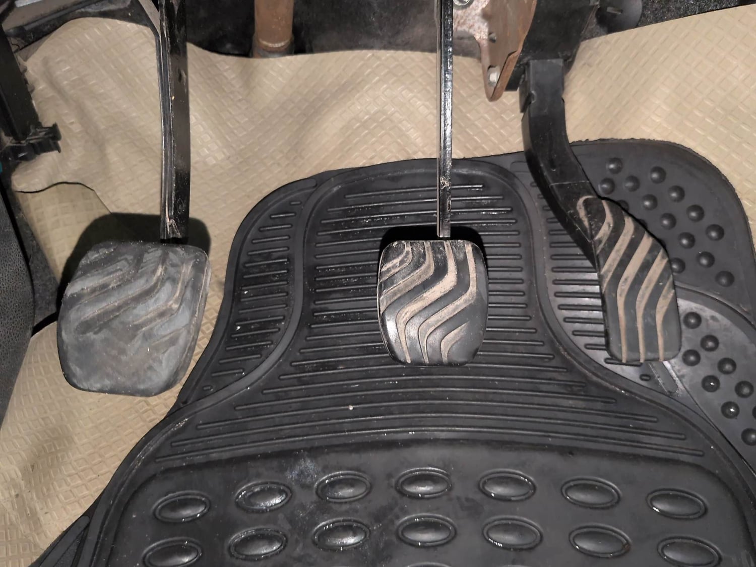 Used 2016 Renault Kwid RXT Petrol Manual interior PEDALS VIEW