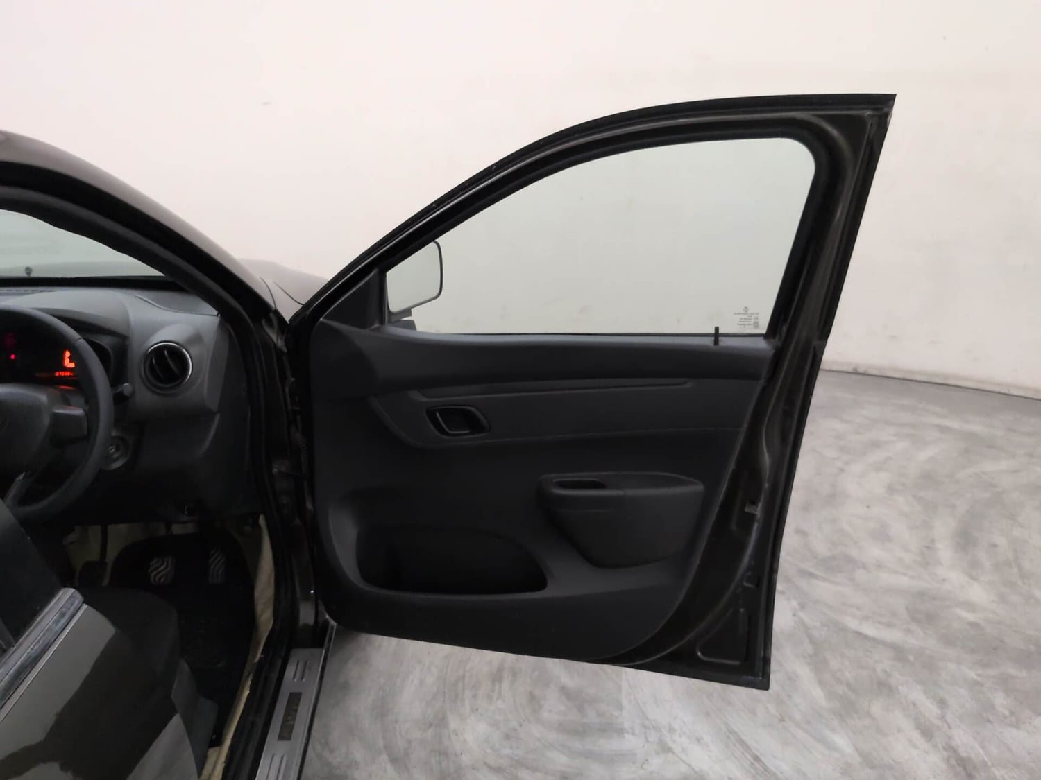 Used 2016 Renault Kwid RXT Petrol Manual interior RIGHT FRONT DOOR OPEN VIEW
