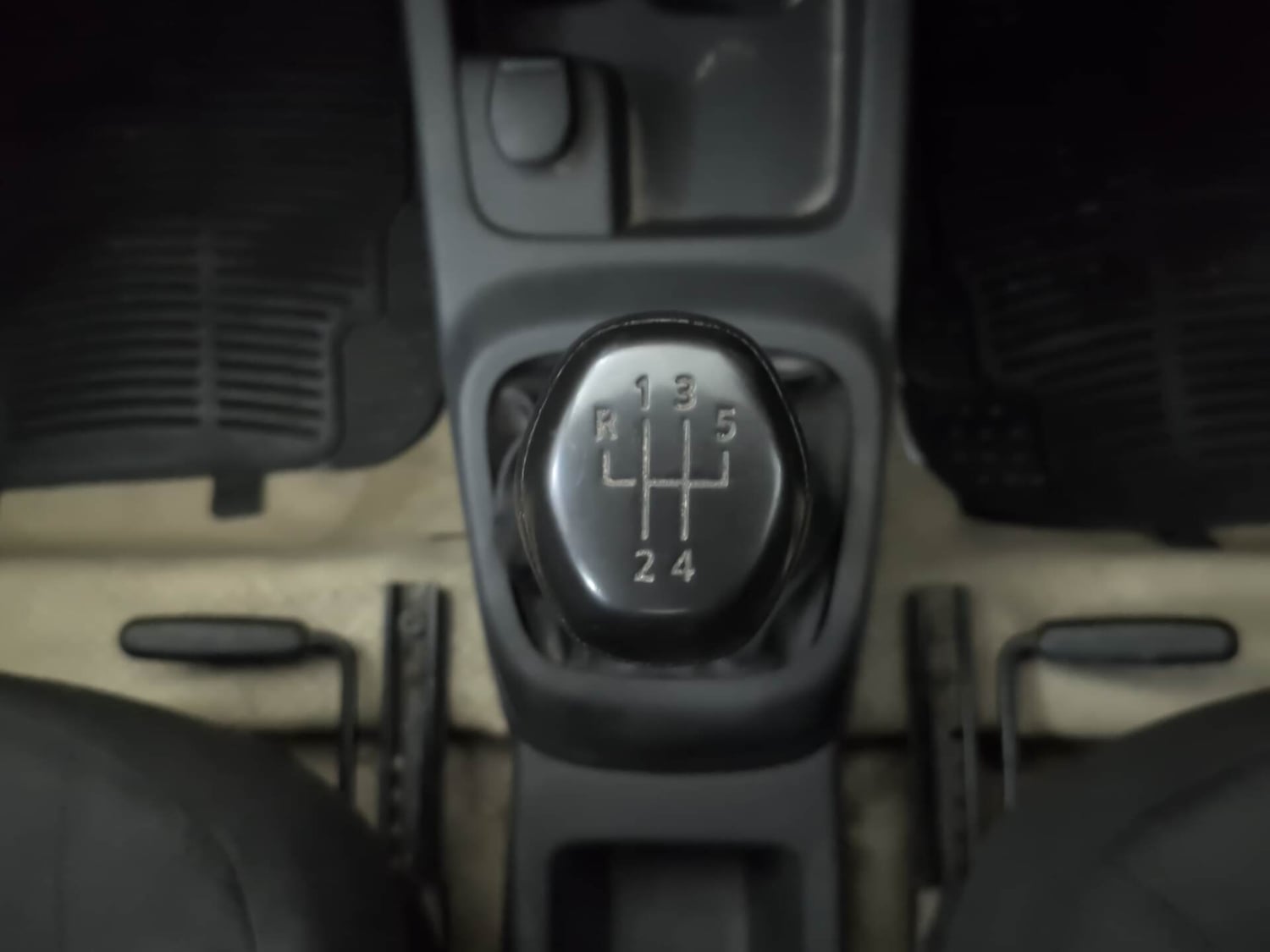Used 2016 Renault Kwid RXT Petrol Manual interior GEAR  KNOB VIEW