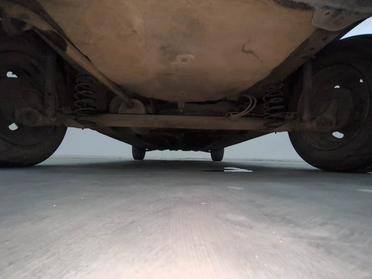 Used 2016 Renault Kwid RXT Petrol Manual extra REAR UNDERBODY VIEW (TAKEN FROM REAR)