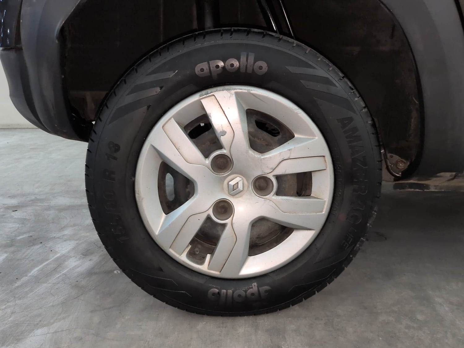 Used 2016 Renault Kwid RXT Petrol Manual tyres RIGHT REAR TYRE RIM VIEW