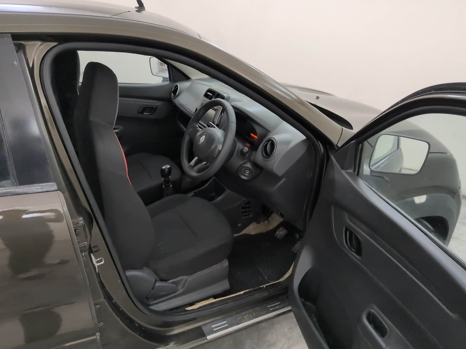 Used 2016 Renault Kwid RXT Petrol Manual interior RIGHT SIDE FRONT DOOR CABIN VIEW