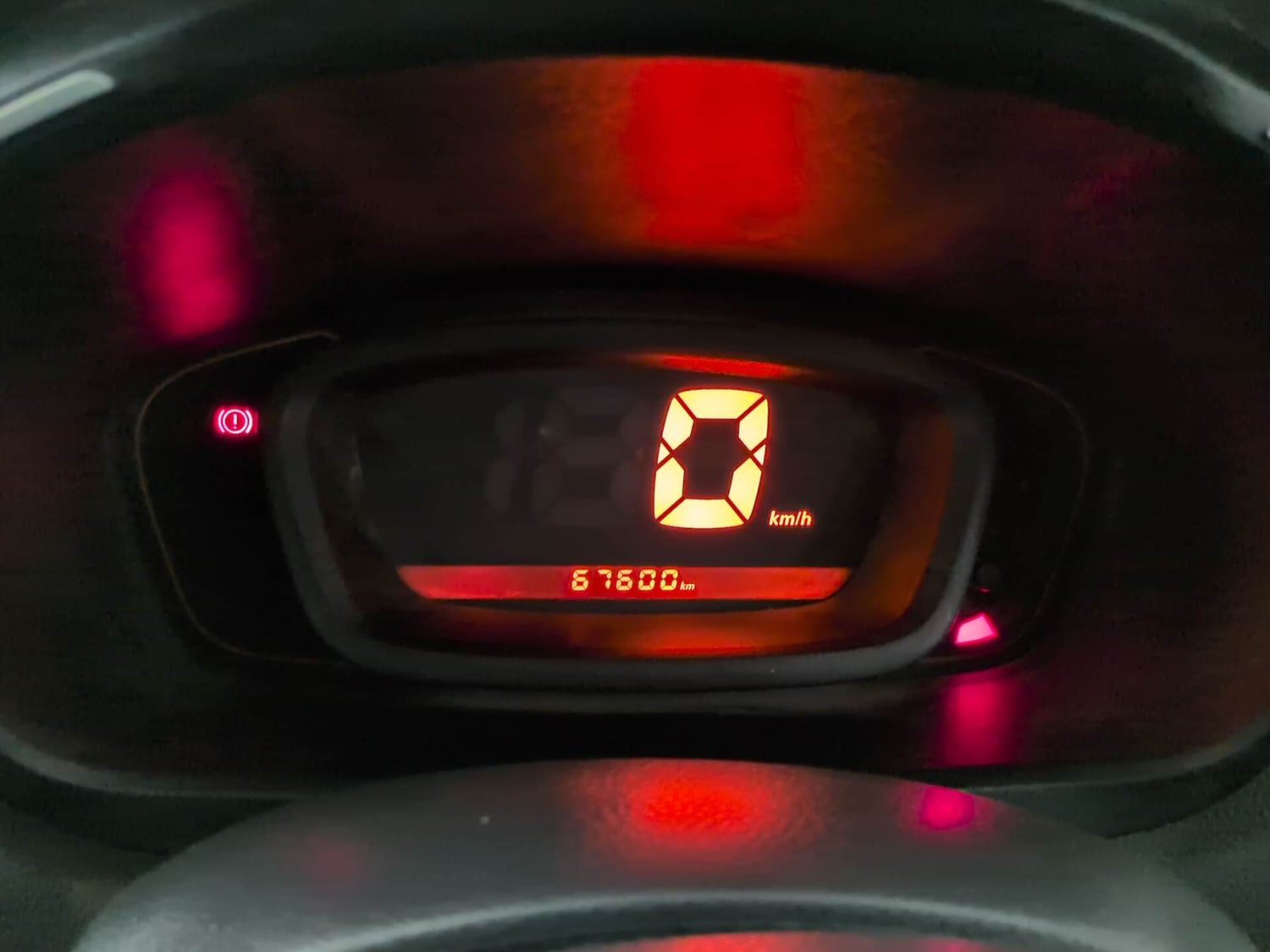 Used 2016 Renault Kwid RXT Petrol Manual interior CLUSTERMETER VIEW