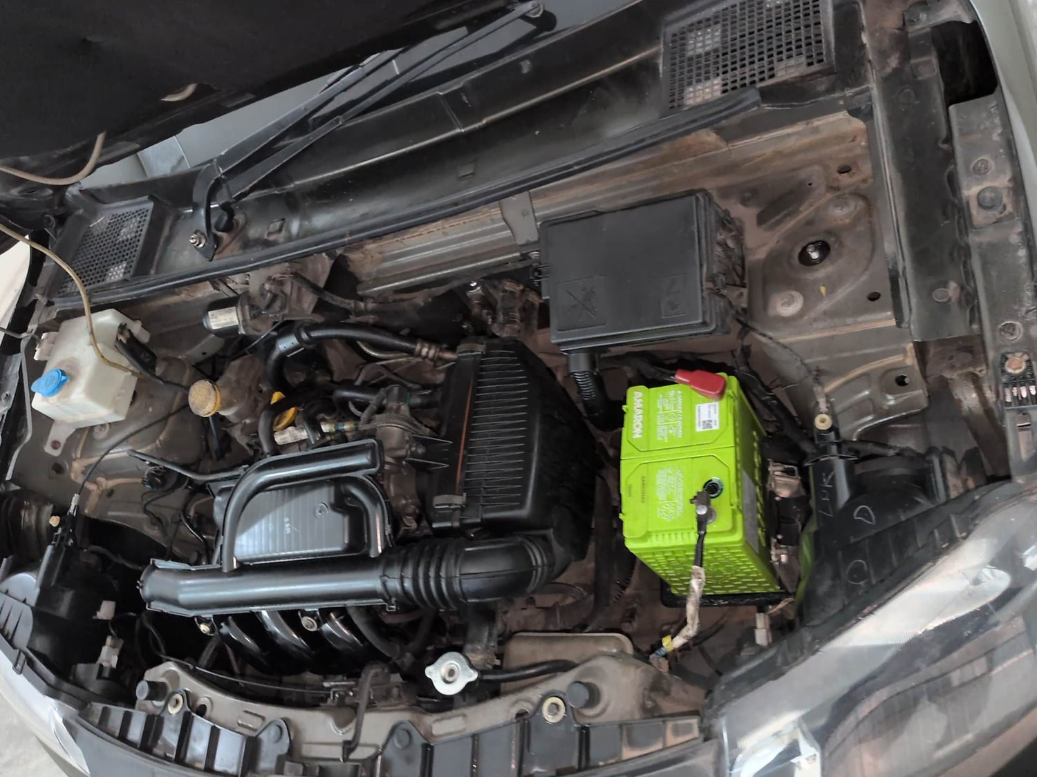 Used 2016 Renault Kwid RXT Petrol Manual engine ENGINE LEFT SIDE VIEW