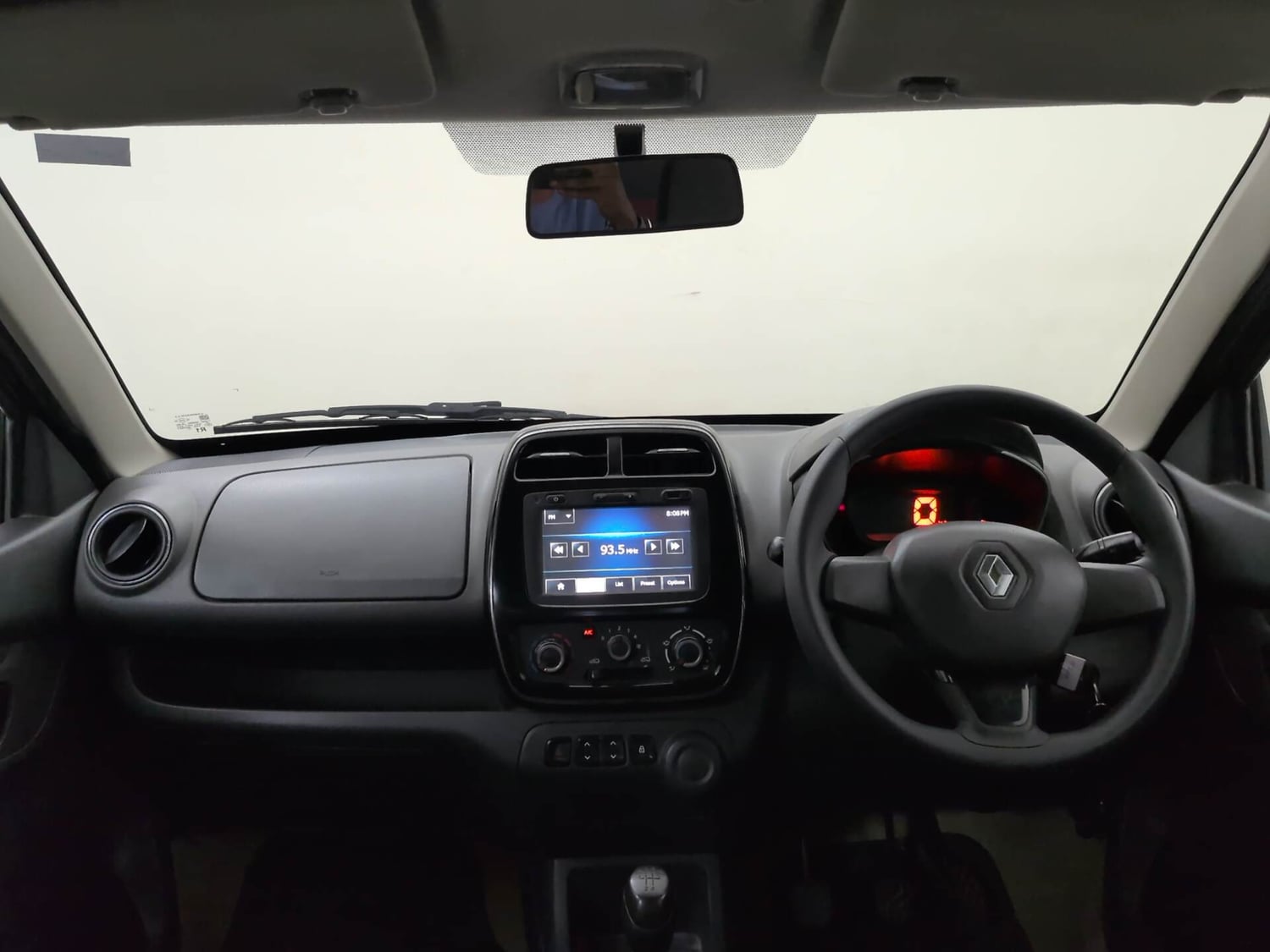 Used 2016 Renault Kwid RXT Petrol Manual interior DASHBOARD VIEW