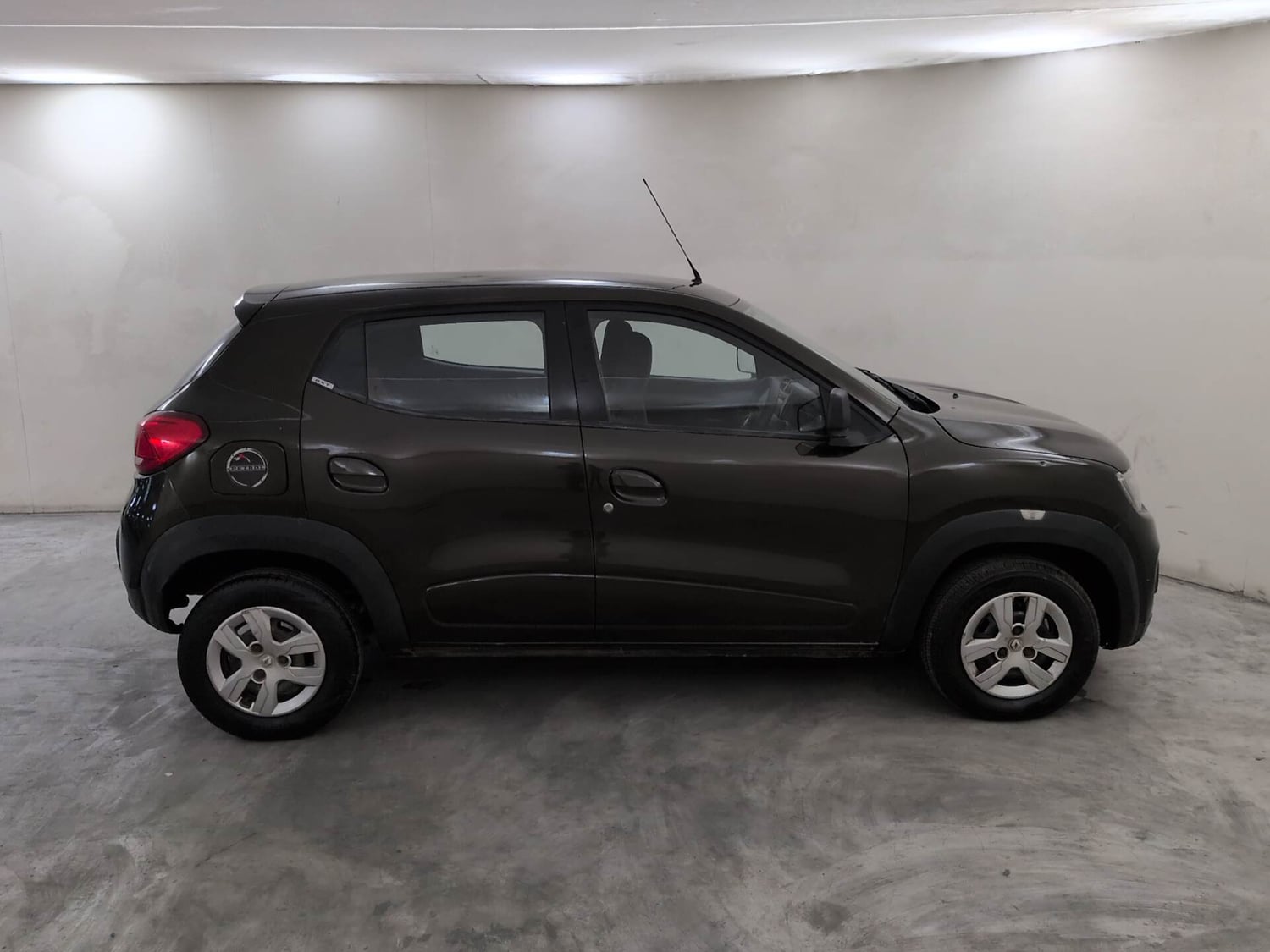 Used 2016 Renault Kwid RXT Petrol Manual exterior RIGHT SIDE VIEW