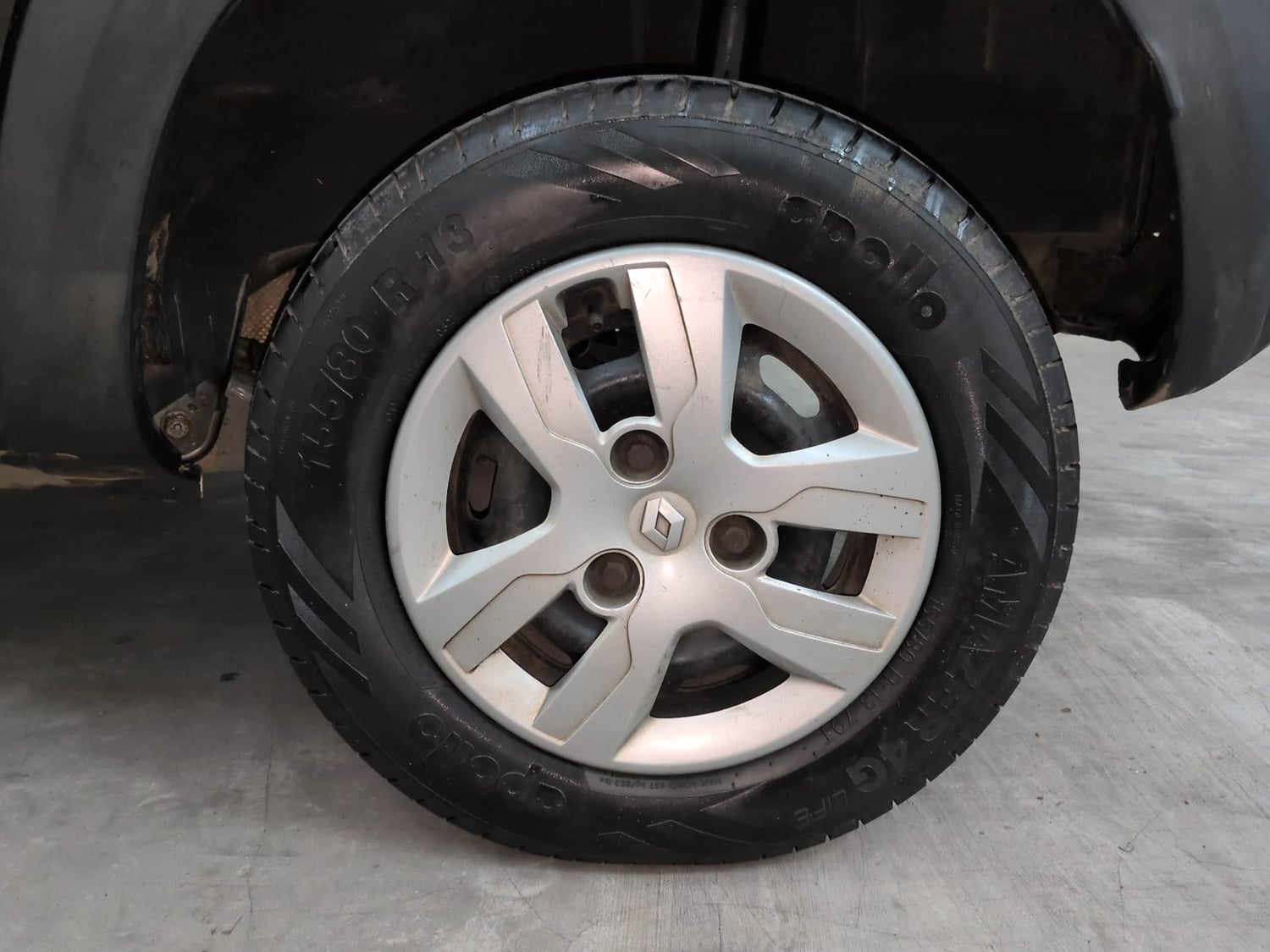Used 2016 Renault Kwid RXT Petrol Manual tyres LEFT REAR TYRE RIM VIEW