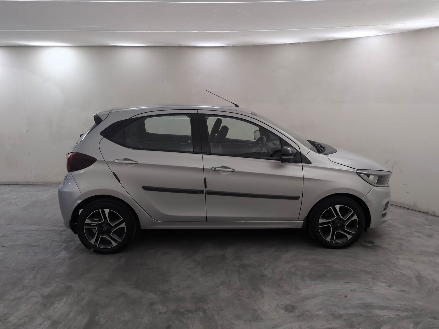 Used 2021 Tata Tiago XZA Plus Petrol Automatic exterior RIGHT SIDE VIEW